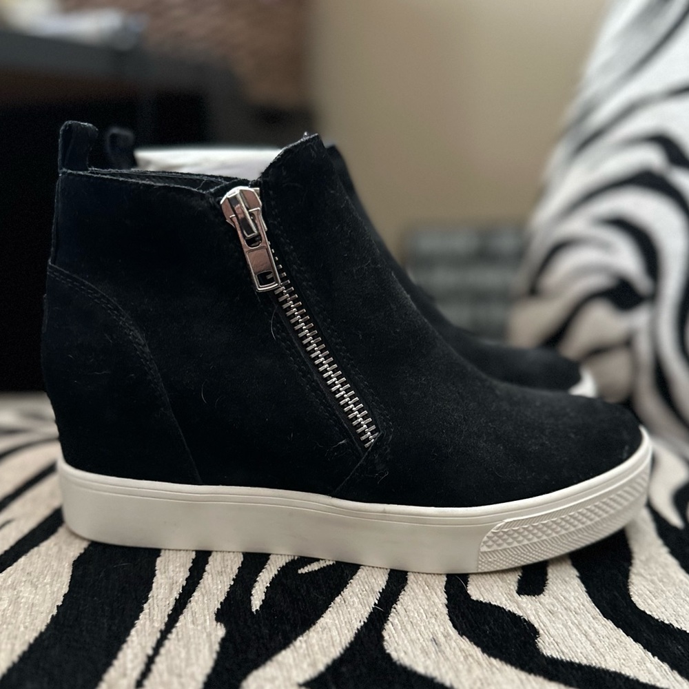 NEVER WORN Steve Madden Wedge